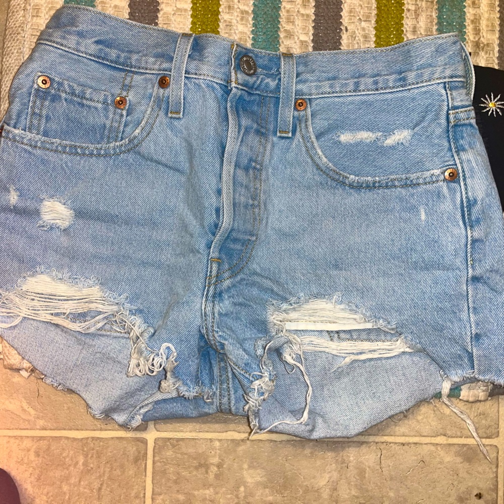 Women’s Levi Jean shorts only worn once, size 27. In perfect condition